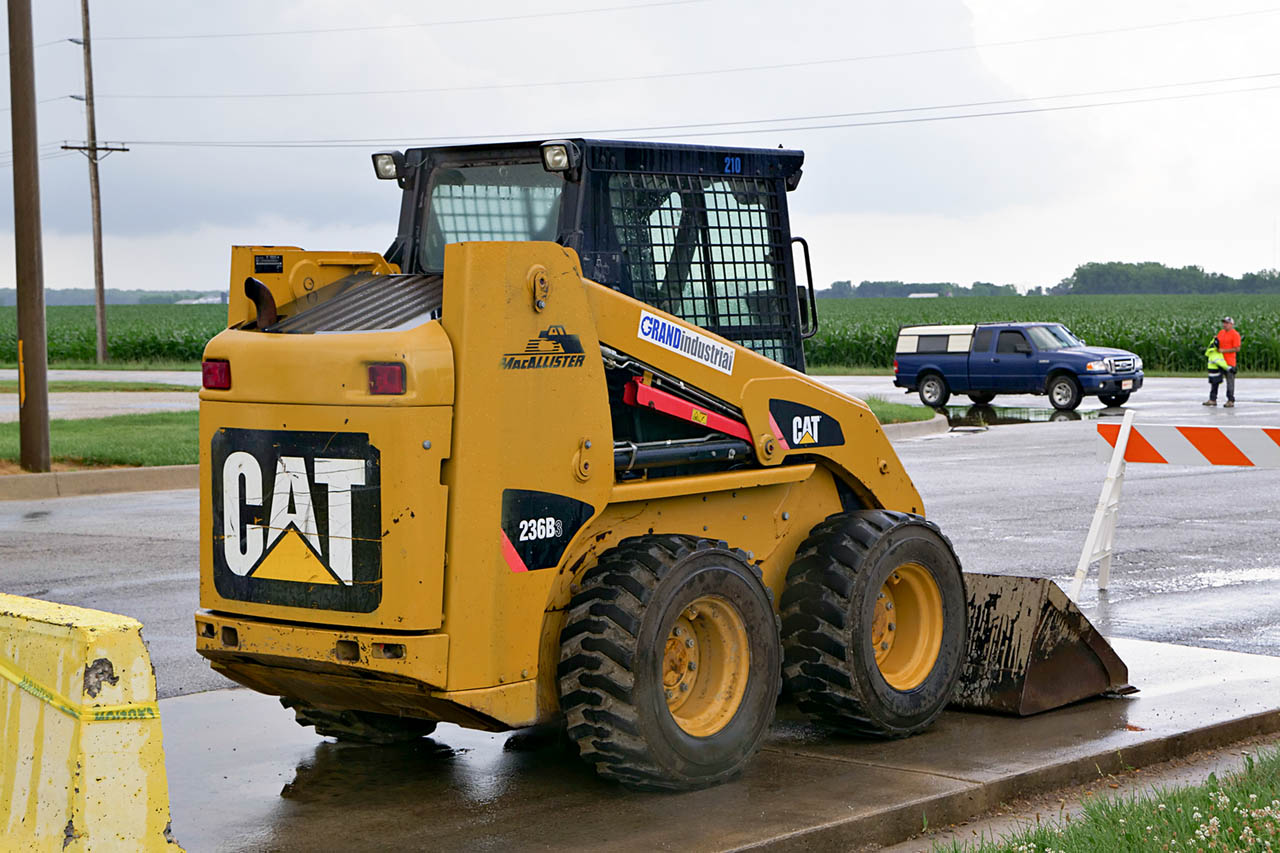 Excavating Equipment Grand Industrial